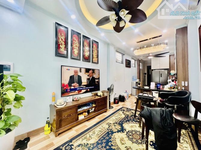 Bán nhà Bát Khối 40m2 vị trí đẹp lô góc đủ nội thất thang máy 9 tỷ - 3
