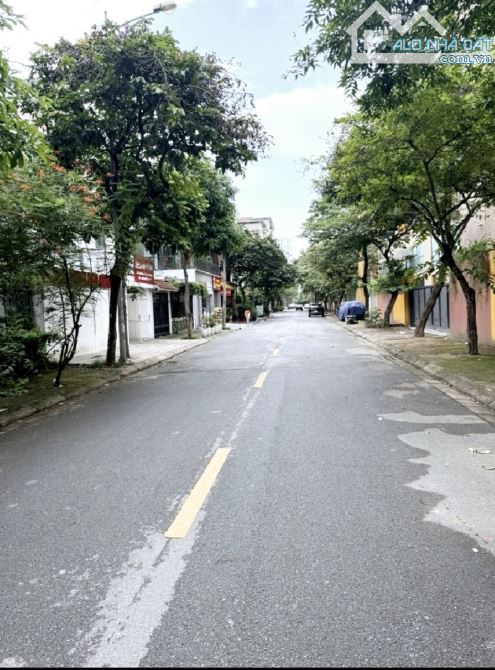 💎 LÂU ĐÀI TRIỆU ĐÔ – VIỆT HƯNG 💎 168m² – mặt tiền 9.8m – nội thất mạ vàng 9999 – thang m - 3