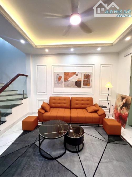 🔥 SIÊU PHẨM THẠCH BÀN – NGÕ Ô TÔ – FULL NỘI THẤT – 20M RA PHỐ 🔥  🏡 Diện tích 31m² – M - 3