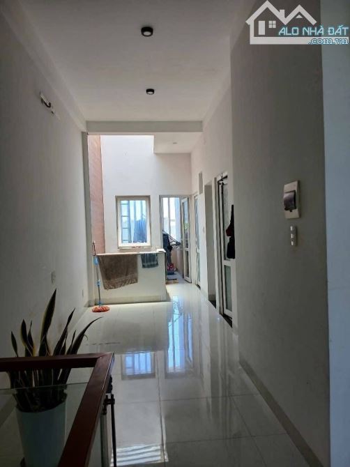 Bán Biệt Thự Sân Vườn, Gần Bãi Tắm Sơn Trà, 158m2(6x25), 2 Tầng, Gara ô tô chỉ 9.x tỷ - 3