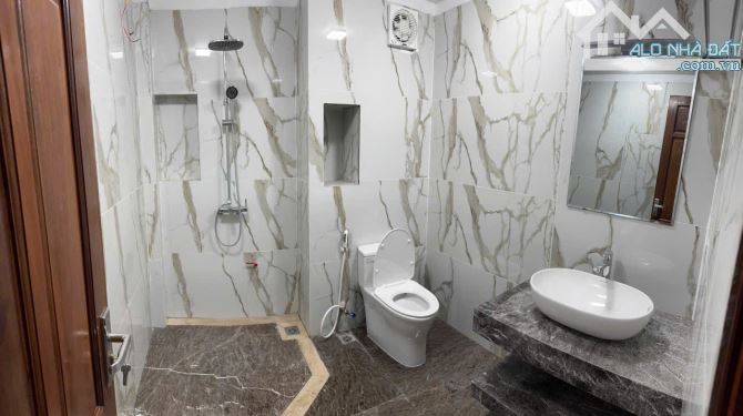 Cho thuê nhà nguyên căn ngõ 192 Lê Trọng Tấn Hoàng Mai. DT 60m x 4 tầng, giá 16tr - 3