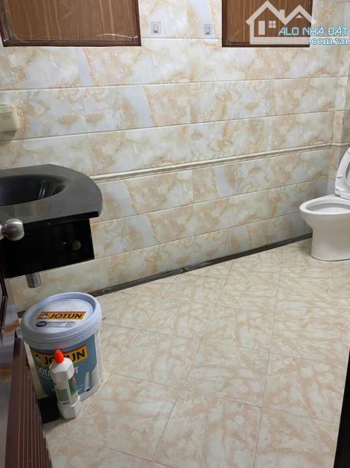 Cho thuê nhà nguyên căn tại ngõ 463 Đội Cấn, phường Đội Cấn, Ba Đình. DT 30m x 5 tầng, - 3