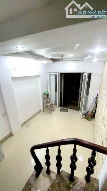 Cho thuê nhà nguyên căn tại ngõ 255 Lĩnh Nam, Vĩnh Hưng, Hoàng Mai. DT 25m x 4 tầng, giá - 3