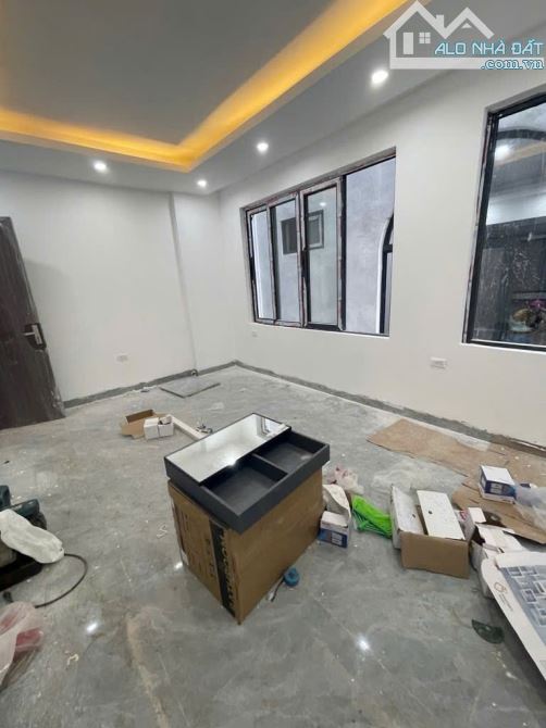 Trung kính -Nhà 7 tầng thang máy-35m2-khu mới sạch sẽ- chỉ 9ty3 - 3