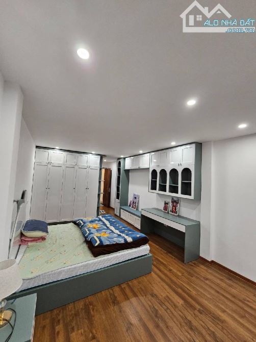 HỘ KHẨU PHƯỜNG LONG BIÊN - 68M2 - 6 TẦNG - FULL NỘI THẤT - THANG MÁY - 7 CHỖ ĐỖ CỬA NHÀ - 3