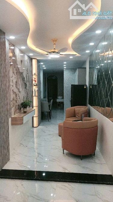 Bán nhà 2 tầng đường TRẦN BÁ GIAO, phường 5,QGò Vấp diện tích 45m²(2,42x17,5).Đường 5m - 3