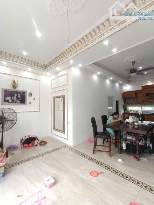 Biệt thự min ni 91m vuông có bể bơi be bé và bể cá to to tại Gia Lâm ngõ 7m ô tô đu chỉ tr - 3