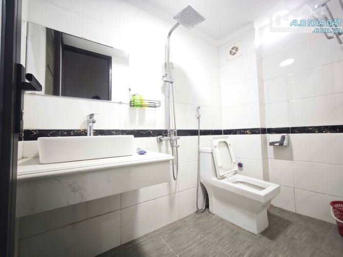 **BÁN GẤP NHÀ 5 TẦNG FULL NỘI THẤT – NAM TỪ LIÊM**  _Vị trí cực đẹp: Sát đường Trịnh Văn - 3
