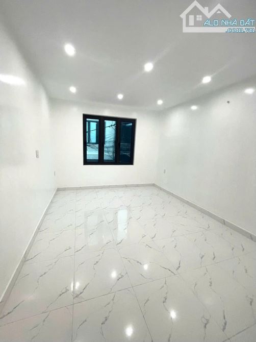 BÁN NHÀ 2 TẦNG, ĐỘC LẬP DÂN XÂY Ở, NẰM TRONG NGÕ CÁCH ĐƯỜNG TRƯƠNG VĂN LỰC 30m - 4