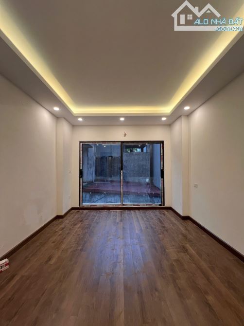 NHÀ NGAY PHỐ NGÔ GIA TỰ - 52M2 - MỚI HOÀN THIỆN XONG - 6,65 TỶ - 5 TẦNG ĐẸP LONG LANH - 4