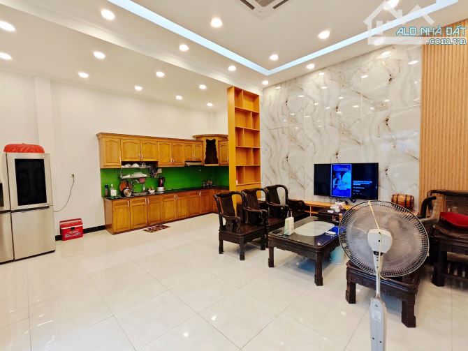 BIỆT THỰ SÂN VƯỜN 620m2, MẶT TIỀN 20m, NHÀ MỚI, Ở NGAY TẠI TP BIÊN HÒA, CHỈ NHỈNH 3 TỶ - 4