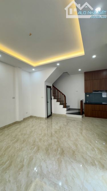 NHÀ MỚI VỀ Ở LUÔN- TT ĐỨC GIANG - ĐÃ LẮP NỘI THẤT CƠ BẢN - ĐƯỜNG THÔNG - NHÀ THOÁNG - Ở SƯ - 4
