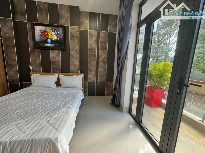 BÁN NHÀ ĐẸP MẶT TIỀN NGUYỄN THỊ MINH KHAI - 4