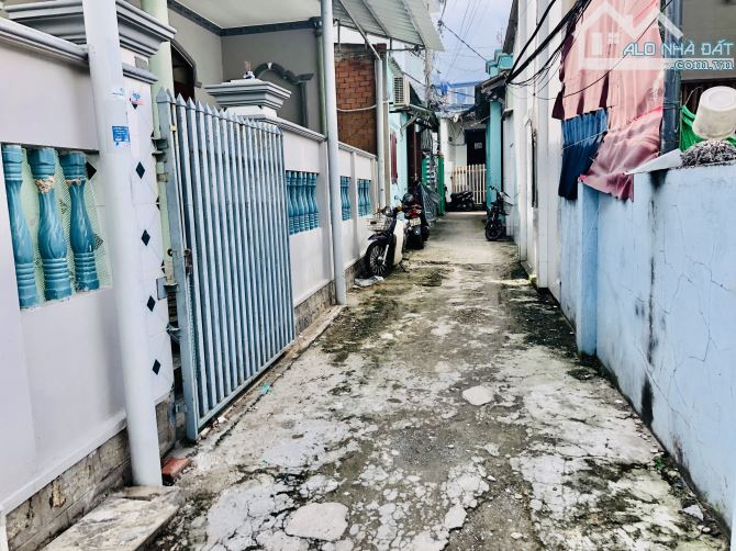 CÁCH BIỂN 30m-Lô 2 bờ kè Phước Hải-dt:200m2- ngang 9,6m-nở hậu 14m-có nhà kiêng cố đẹp - 4