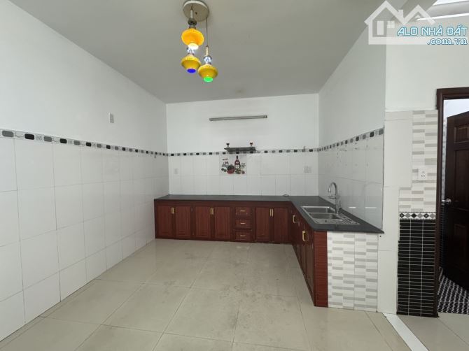 Nhà 3 tầng MT đường Nguyễn Nhàn sát BV Cẩm Lệ. Giá chỉ : 6.x tỷ - 4