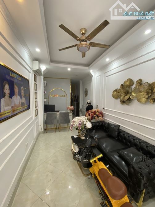 NHÀ SIÊU ĐẸP – NGÃ TƯ CHỢ MƠ – 32M² – 5 TẦNG – THANG MÁY – GIÁ 13,95 TỶ