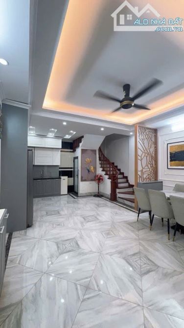 Bán gấp nhà Dịch Vọng Hậu 51m², 6 tầng, full NT, giá tốt 10.5 tỷ - 4
