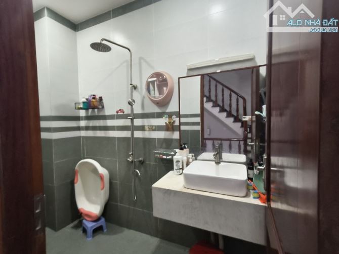 Bán nhà  Linh Xuân, TPHCM, đường Số 8, 62m2, 3 tầng, 3PN. Sổ hồng, giá 5.9 tỷ. LH: - 4