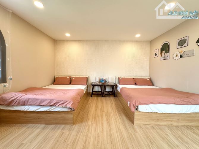 DT 1.8 tỷ/năm -NGUYỄN XÍ -122m2 -5 TẦNG - sân vườn - 11 PHÒNG RỘNG - 4