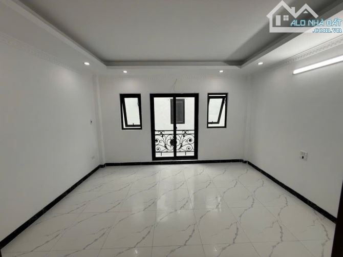 🏡 BÁN NHÀ PHỐ NGỌC TRÌ – BÁT KHỐI, THẠCH BÀN 🏡  ✨ Diện tích: 30,9m² ✨ Mặt tiền: 4,5m - 4