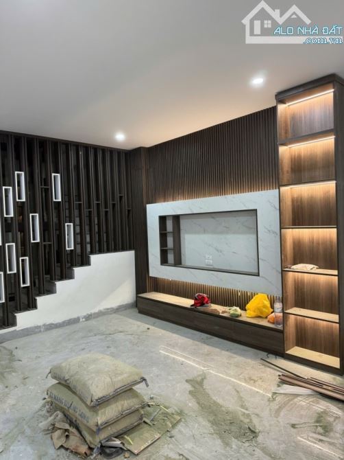 ĐÔNG TÁC - ĐỐNG ĐA - THANG MÁY - FULL ĐỒ Ở NGAY - GẦN TTTM VINCOM - 10M RA Ô TÔ - 9.8 TỶ - 4