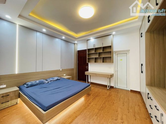 NGAY NGÃ TƯ SỞ - NHÀ ĐẸP XINH - TẶNG FULL NỘI THẤT - THIẾT KẾ HIỆN ĐẠI - BAN CÔNG RẤT CHIL - 4