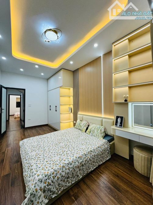 BÁN GẤP NHÀ NGUYÊN HỒNG Ô TÔ ĐỖ CỬA-2 MẶT TIỀN-NGÕ THÔNG 52M 4 TẦNG 16,8 TỶ KINH DOANH - 4