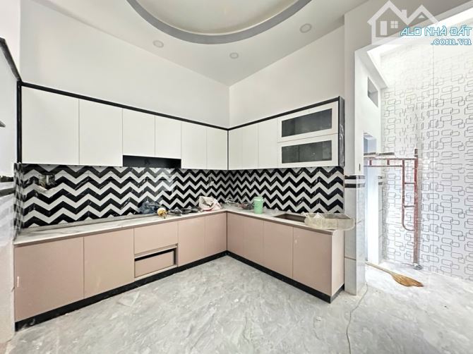 LÊ VĂN QUỚI - HẺM XE HƠI 6M XỊN - 3 TẦNG ĐẸP KIÊN CỐ - 52M2 - 4 PHÒNG NGỦ - - NHÀ ĐẸP VÀO - 4