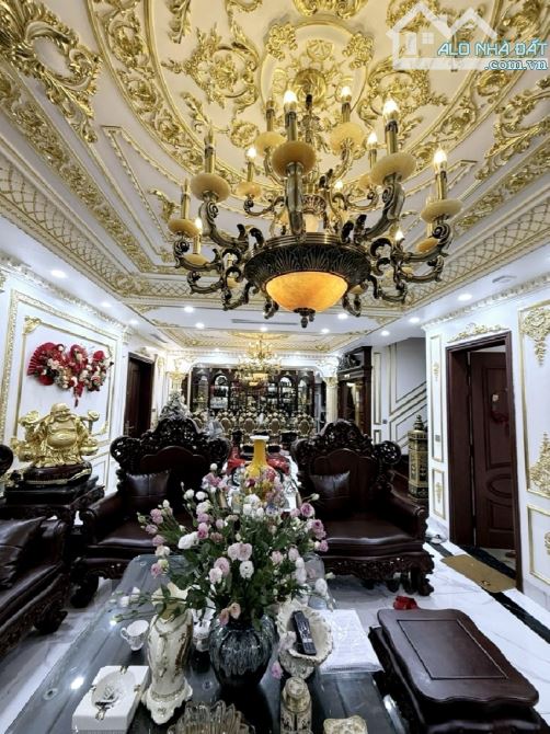 💎 LÂU ĐÀI TRIỆU ĐÔ – VIỆT HƯNG 💎 168m² – mặt tiền 9.8m – nội thất mạ vàng 9999 – thang m - 4