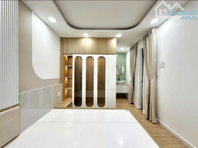 Bán Nhà Bình Thạnh, Hẻm Xe Hơi - Sát Mặt Tiền - Giáp Q1 - 3 Tầng - Vào Ở Ngay - Nhỉnh 5 Tỷ - 4