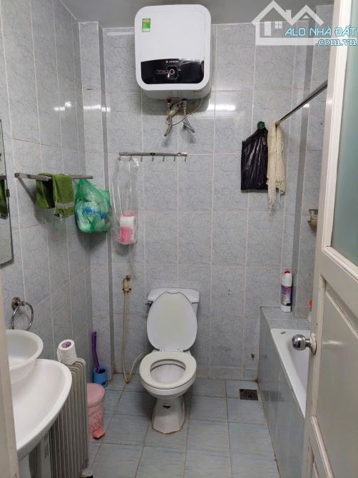 Cho thuê nhà khu phân lô QD ngõ phố Đội Cấn, Ba Đình. DT 64m x 4 tầng, giá 14tr - 4