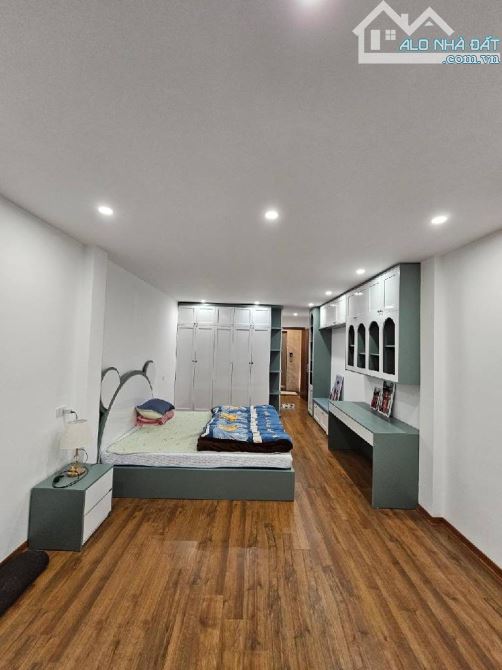 HỘ KHẨU PHƯỜNG LONG BIÊN - 68M2 - 6 TẦNG - FULL NỘI THẤT - THANG MÁY - 7 CHỖ ĐỖ CỬA NHÀ - 4