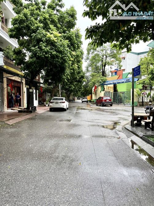 NHÀ ĐẸP VĂN KHÊ PHÂN LÔ  VỈA HÈ ĐƯỜNG XE TẢI TRÁNH - 4