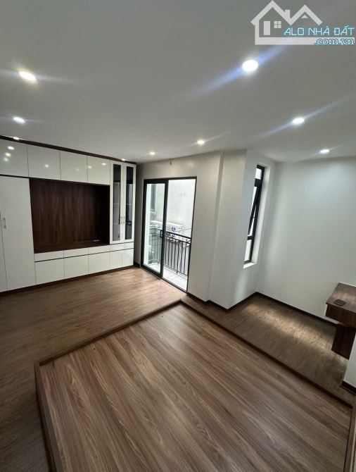 Bán nhà Thạch Bàn, Long Biên 33m2, 5 tầng, ô tô đỗ gần, 6.3 tỷ - 4