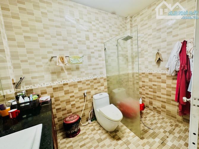 Bán gấp nhà Âu Cơ Tân Phú, Hẻm ô tô 1 căn ra mặt tiền, 80m2 KLG, Chỉ 6tỷ3 TL - 4
