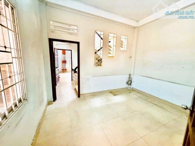 BÁN NHÀ NGÃ TƯ PHÚ NHUẬN – 3 TẦNG nở hậu – 75M² – NHỈNH 8 TỶ - 5