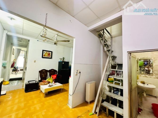 Nhà 1 trệt 1 lửng 72m2, 3PN, cách bệnh viện Thủ Đức 200m - 5