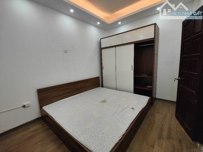 Bán nhà Lĩnh Nam. Nhỏ xinh - ngõ thông - cách phố 50M - sổ riêng - đủ công năng. - 5