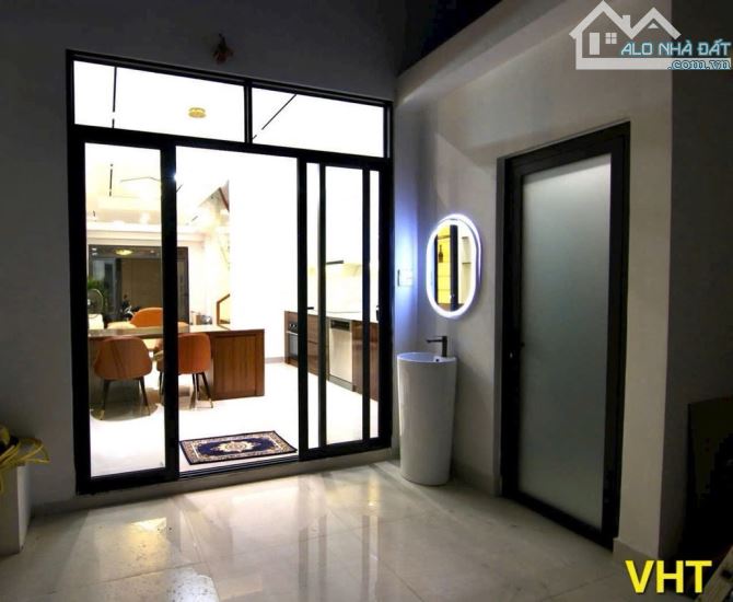 NHÀ PHỐ 3 TẦNG - 4 PHÒNG NGỦ - MỚI ĐẸP Ở NGAY - - 5