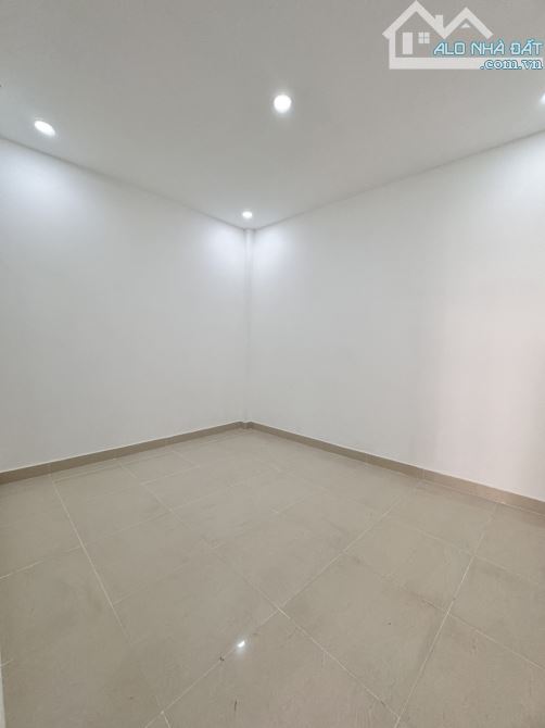 Âu Dương Lân Q8 - Chỉ 4.6 tỷ - 4X10M - Nhà mới vào ở ngay - Hẻm ba gác lướt vi vu - 5