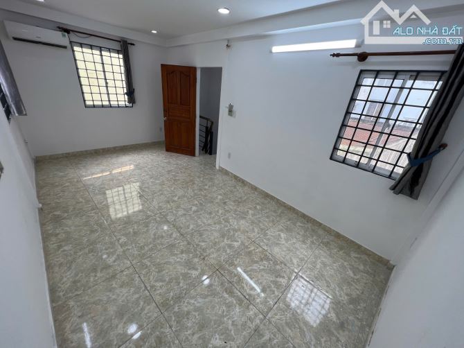 (2PN, 3WC), Nhà 128/9B Nguyễn Chí Thanh Q10, (5x6m 2L), Giá 9TR - 5