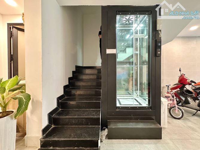 DT 1.8 tỷ/năm -NGUYỄN XÍ -122m2 -5 TẦNG - sân vườn - 11 PHÒNG RỘNG - 5