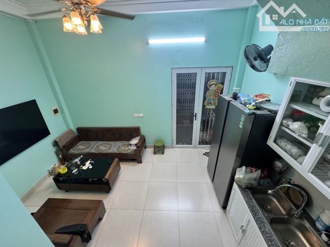 Bán nhà cách chân cầu Chương Dương 500m- đủ nội thất ở ngay, ô tô đỗ cổng- Chẵn 6 tỷ - 5