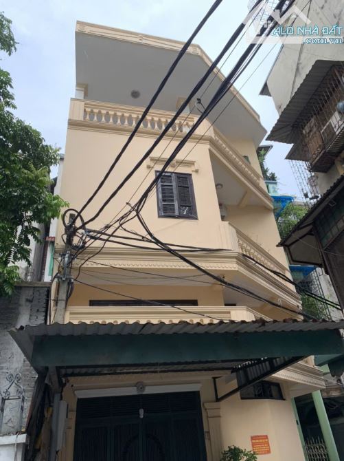 Cho thuê lâu dài nhà 3,5 tầng, ngõ 128C Đại La gần trường tiểu học Đồng Tâm, ô tô đỗ cửa