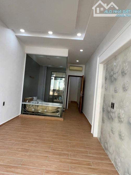 BÁN NHÀ CMT8 QUẬN 3 - GIÁP QUẬN 10 - 5 TẦNG ĐÚC - NỞ HẬU NHẸ - HOÀN CÔNG ĐỦ - CÓ THANG MÁY - 5