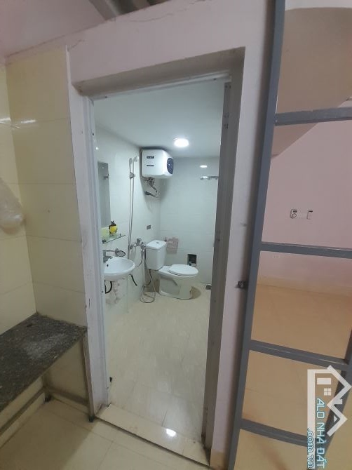 CHO THUÊ PHÒNG VỊ TRÍ MẶT PHỐ CÓ PCCC,GẦN HV BƯU CHÍNH 25M2,FULL ĐỒ,CÓ XÉP, Ở LUÔN 3.5TR - 5