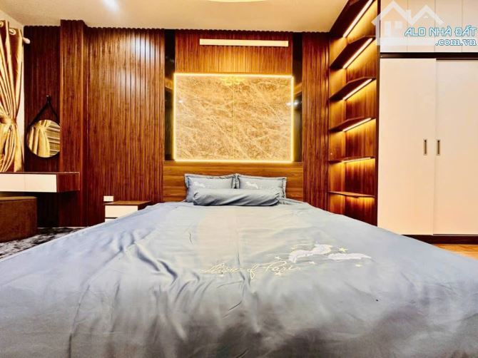 Ngõ 200 Vĩnh Hưng, 34m2  - 5 tầng - 3 ngủ to- 4 wc, 12 Triệu đóng 1 cọc 1 vào ở ngay - 5