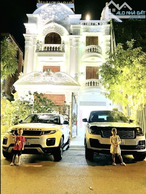 💎 LÂU ĐÀI TRIỆU ĐÔ – VIỆT HƯNG 💎 168m² – mặt tiền 9.8m – nội thất mạ vàng 9999 – thang m - 5