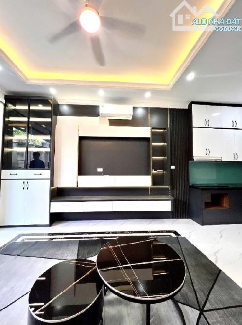 🔥 SIÊU PHẨM THẠCH BÀN – NGÕ Ô TÔ – FULL NỘI THẤT – 20M RA PHỐ 🔥  🏡 Diện tích 31m² – M - 5