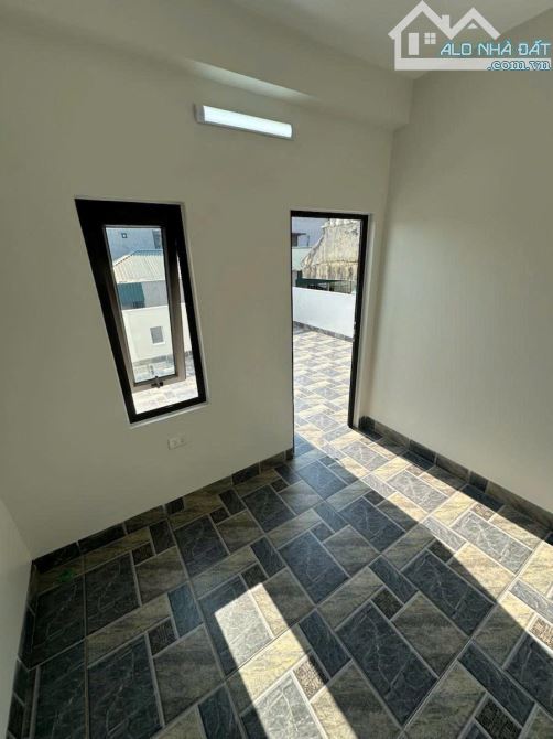 Bán nhà Thạch Bàn, Long Biên 33m2, 5 tầng, ô tô đỗ gần, 6.3 tỷ - 5